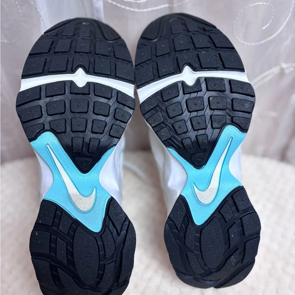 Nike Air Heights Women’s Trainers, Size 10